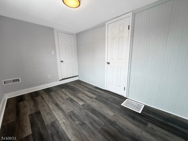 Building Photo - 65 Davis St