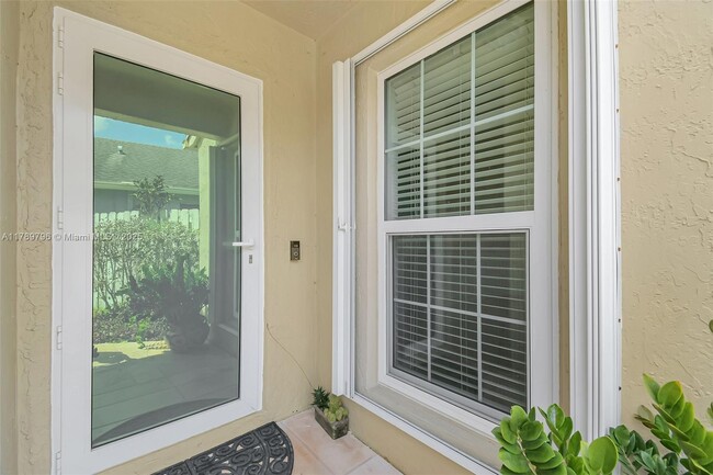 Building Photo - 303 E Riverbend Dr
