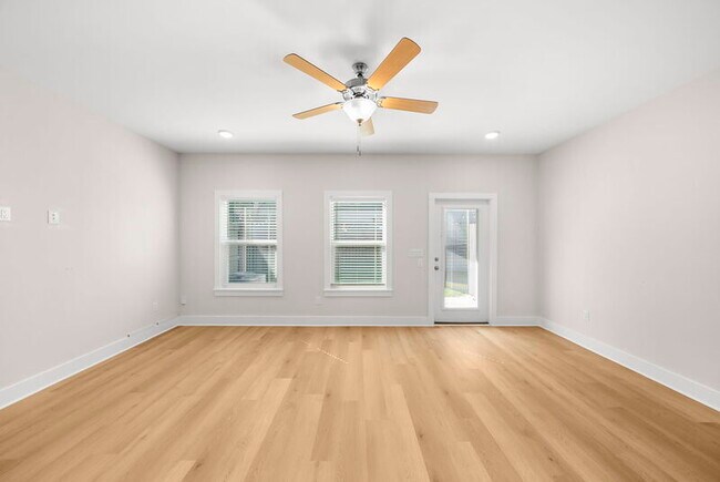 Building Photo - 219 Skylah Ln