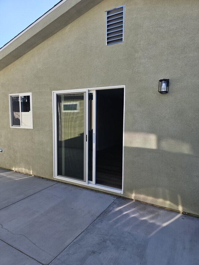 Building Photo - 11204 Sylvan St