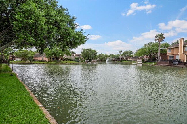 Building Photo - 1123 Misty Lake Dr