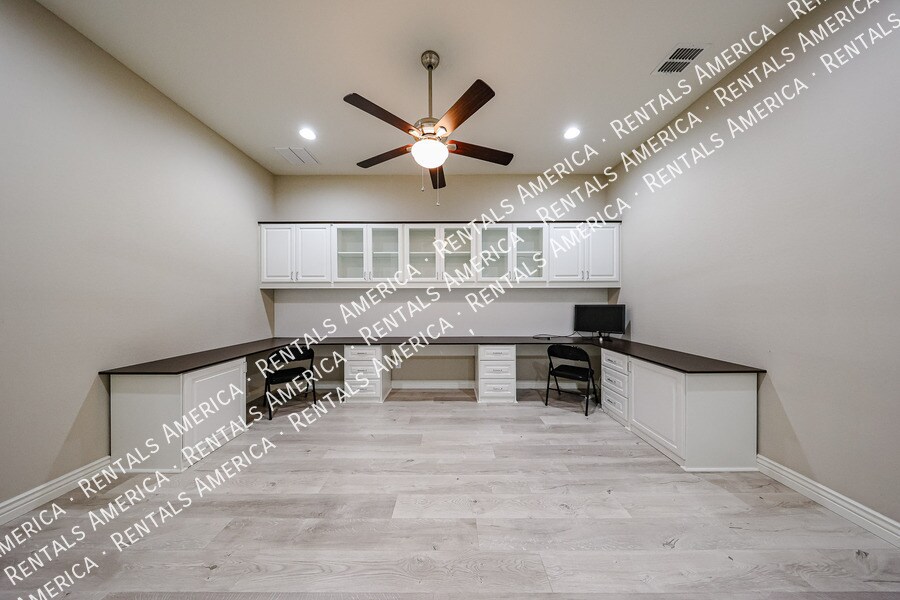 Building Photo - 3375 E Balsam Dr