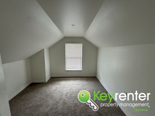Building Photo - One of a Kind Remodeled House in Tacoma!