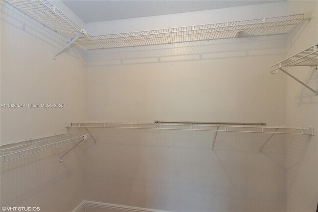 Building Photo - 10405 N Kendall Dr