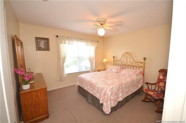 Building Photo - 753 NW Waterlily Pl