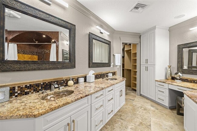 Building Photo - 2785 Bayside Dr S