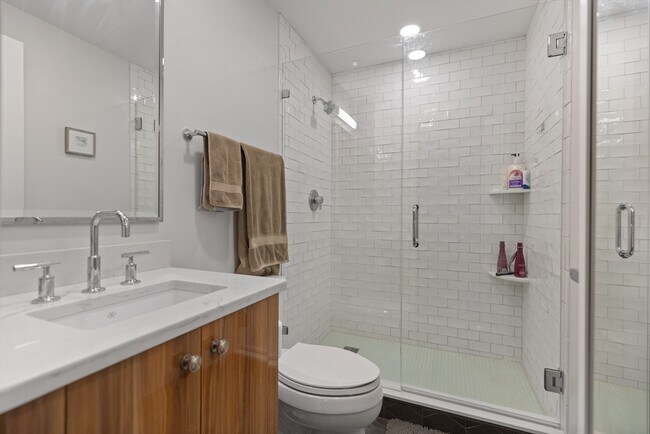 Building Photo - 63 Melcher St
