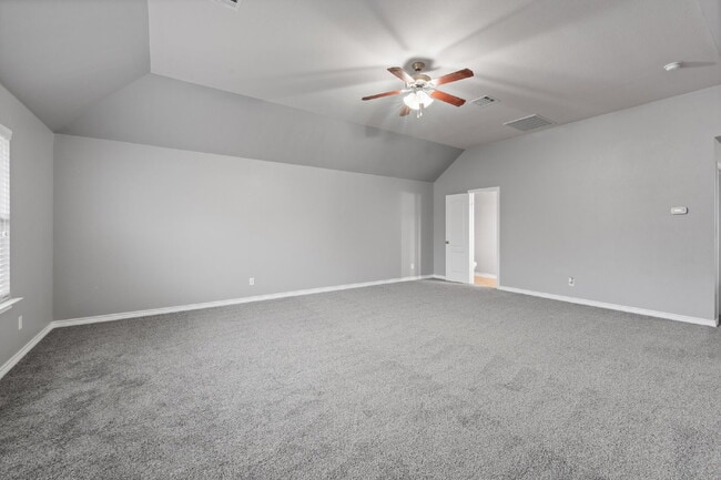 Building Photo - Spacious 5-Bedroom Retreat on Hidden Lake Court with Pool