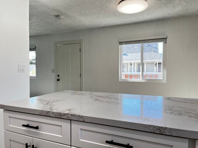 Building Photo - 7631 Amazon Dr