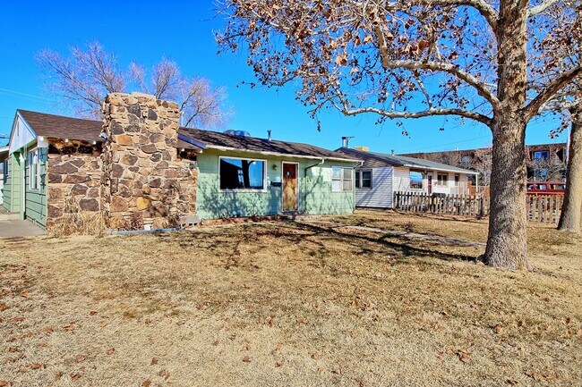 Building Photo - 2430 Bunting Ave