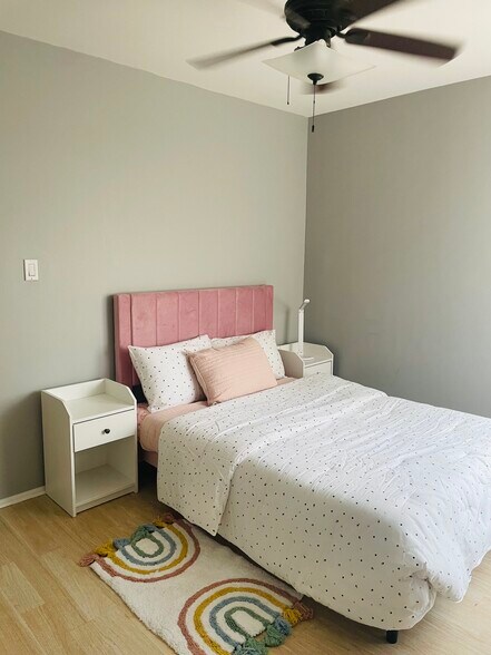 full size bed - 292 E 42nd St