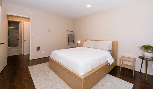 Building Photo - 6001 Canterbury Dr