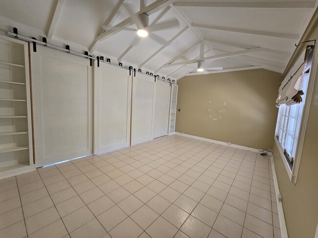 Building Photo - 4526 Aukai Ave