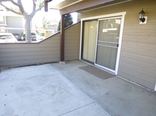Building Photo - 6096 Terrace Ln