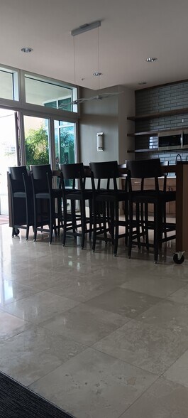 Social Room - 400 4th Ave S