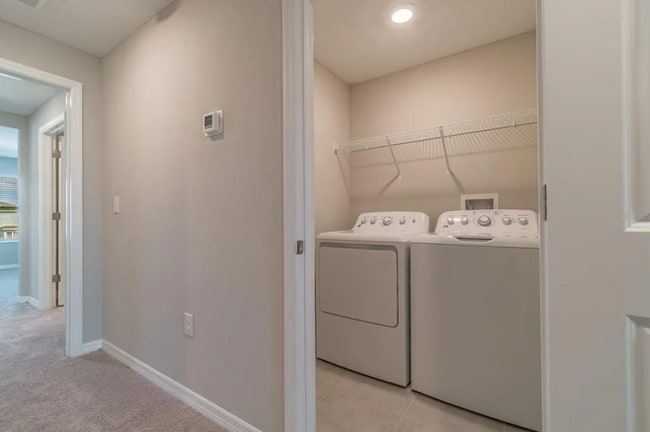 Building Photo - Modern 3BR/2.5BA Townhome with Pool Access & Deposit-Free Living!