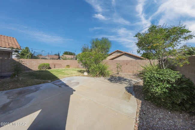 Building Photo - 10457 E Oakbrook St