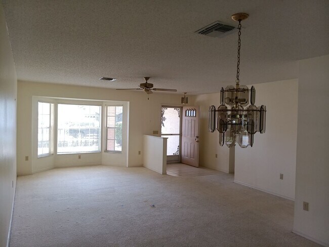 Building Photo - 2 bedroom 2 bathroom Large House for rent ...