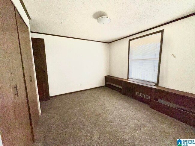 Building Photo - 1700 Greenbrier Dear Rd