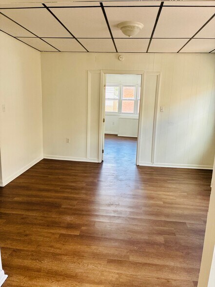 Building Photo - 28 E Main St
