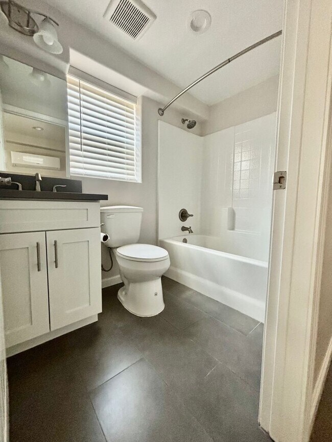 Building Photo - Beautiful 2100 sq ft Prescott home, 4 bed 2 bath with large upstairs loft on almost an acre of land!