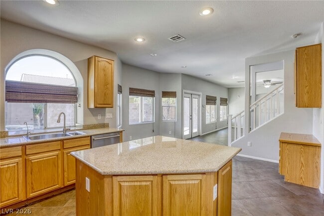 Building Photo - 756 Ezzat St