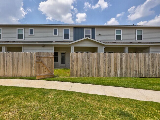 Building Photo - 1850 Settlers Glen Dr