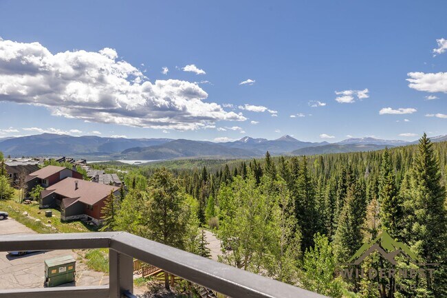 Building Photo - Buffalo Ridge - Spacious unit with Wifi, Covered Parking & Clubhouse