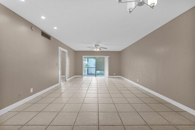 Building Photo - 3360 Spanish Moss Terrace
