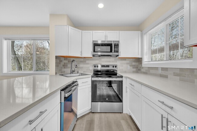 Building Photo - 113 Park Ave