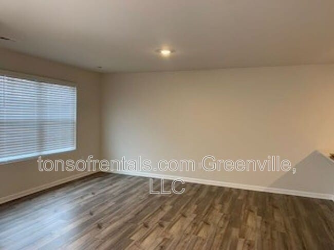 Building Photo - 413 Mopar Ln