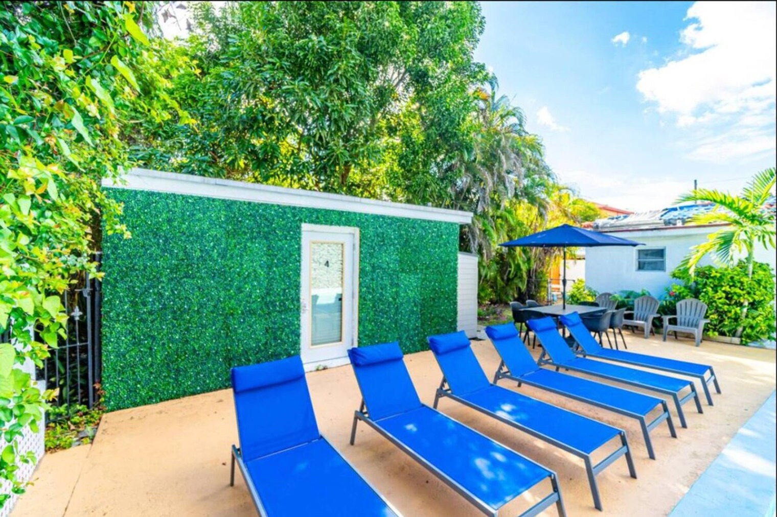 Building Photo - 975-977-977 SW 10th St