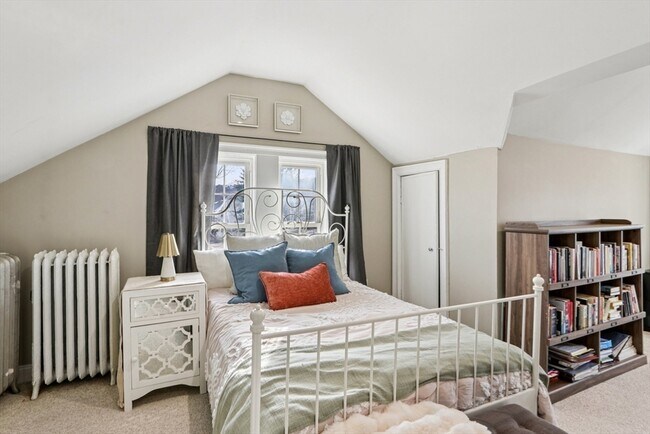 Building Photo - 39 Forest St