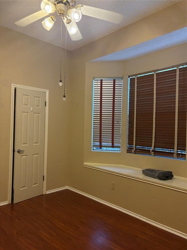 Building Photo - 2216 Quiet Wood Dr