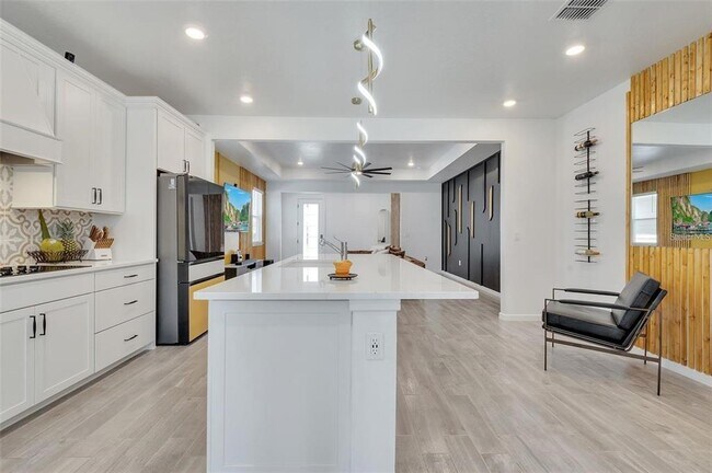 Building Photo - 6494 Rover Wy