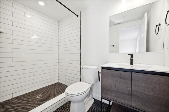 Building Photo - 1514 Master St