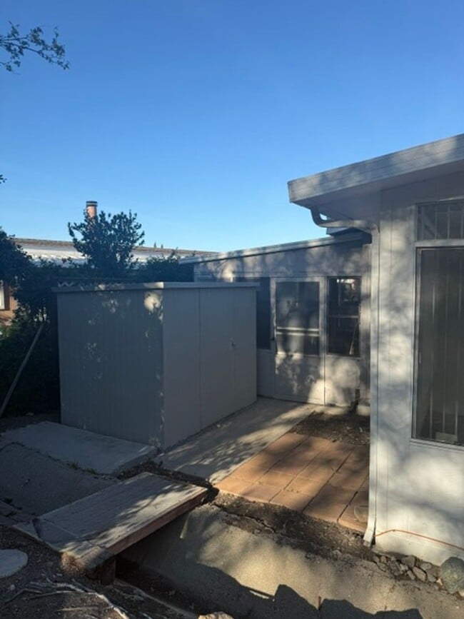 Building Photo - Charming 2BD/2BA Home in Sought-After Camarillo Springs Community!