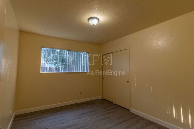 Building Photo - 1036 Princess Dr