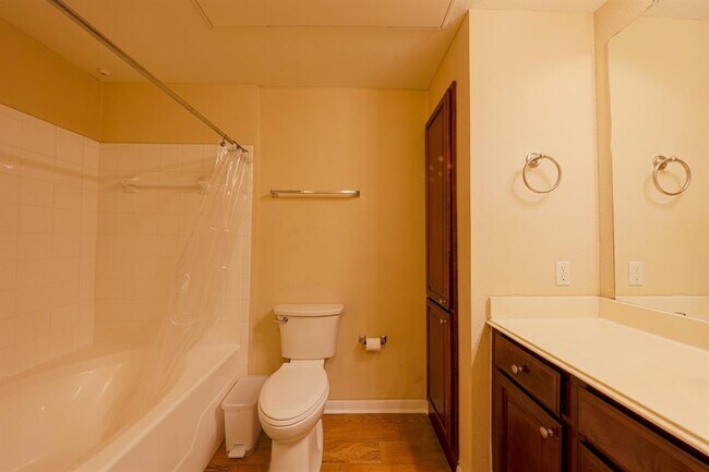 Building Photo - 7575 Kirby Dr