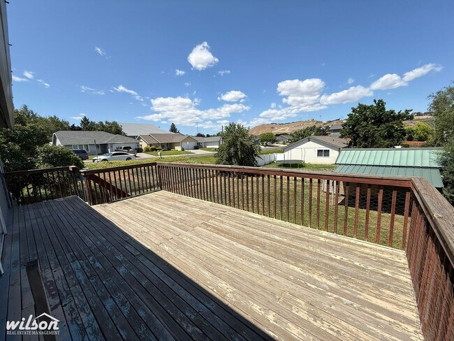 Building Photo - Large 3bd/1.5ba House in Selah, WA with a ...