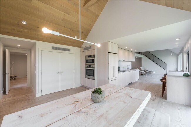 Building Photo - 590 Haywaters Dr