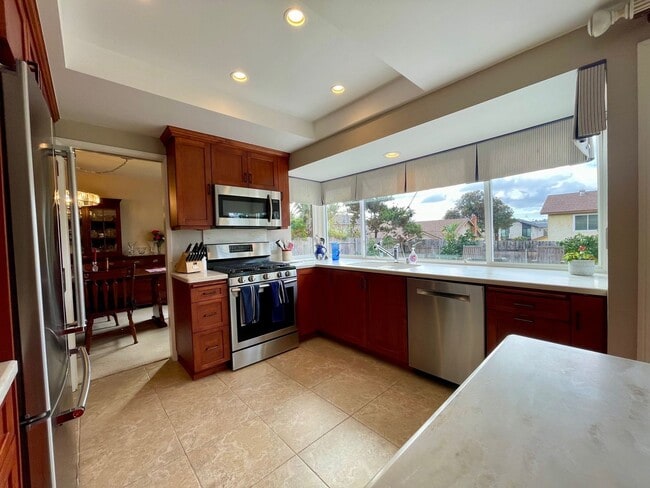 Building Photo - Spacious 4 bedroom 3 bath Home in Beautiful San Carlos