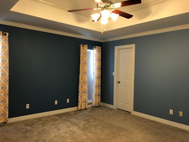 Building Photo - 6000 Zachary Cir