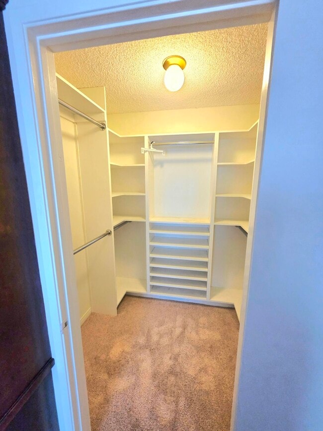 Building Photo - 40329 Sagewood Dr