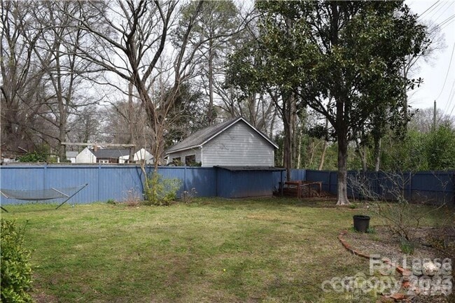 Building Photo - 1221 Meadow Ln