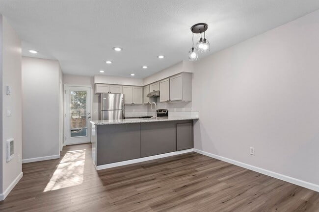 Building Photo - 5286SW