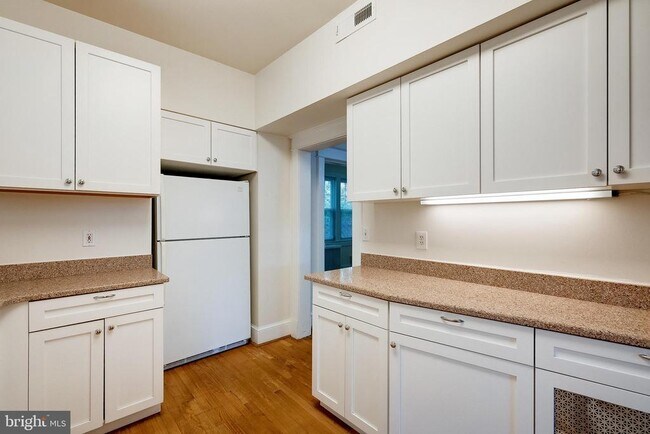 Building Photo - 4209 Ellicott St NW
