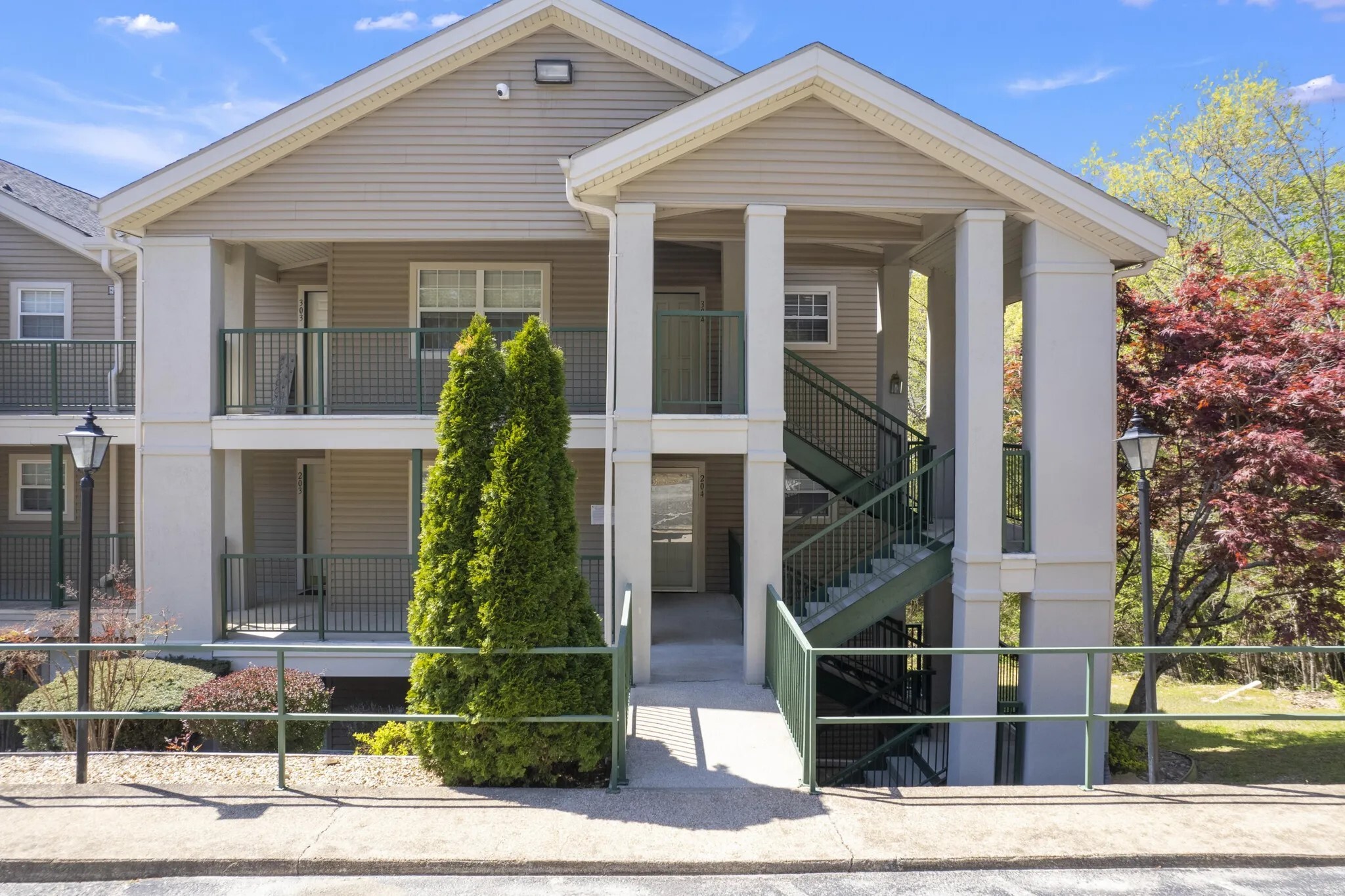 Building Photo - 400 E Rockford Dr