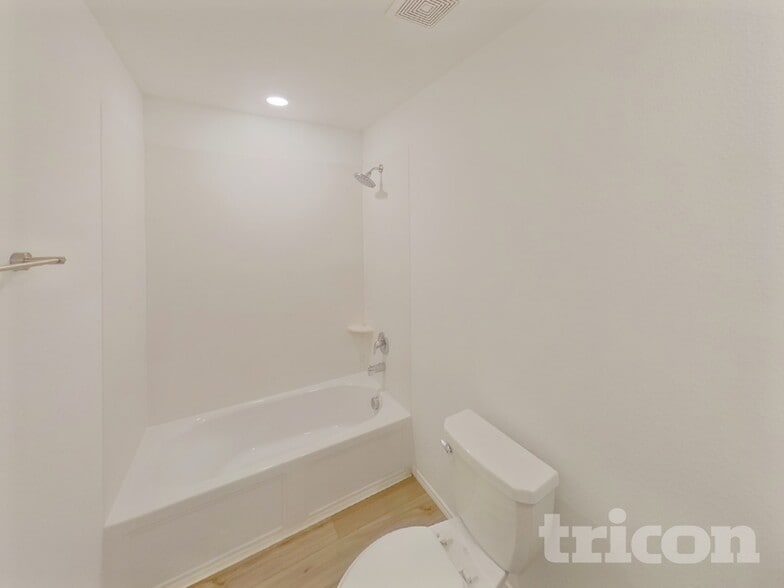 Building Photo - 617 Dashwood Dr