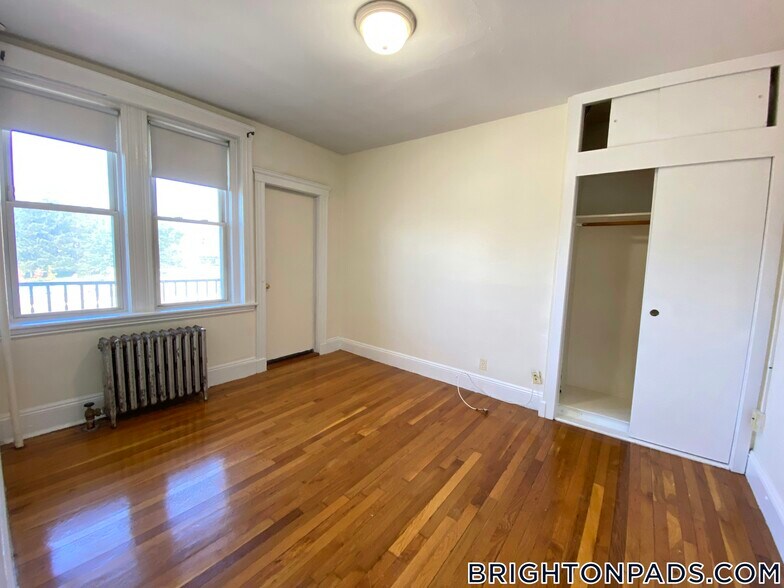 Building Photo - 127 Washington St